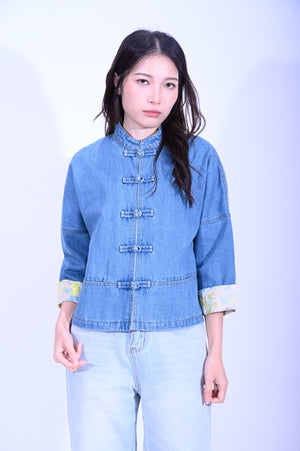 Line & Curve洗水牛仔拼幻彩花一字鈕反袖外套YL284
