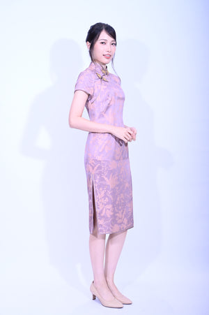 Line & Curve 真絲紫底粉花雙綑小短袖中長旗袍YL1173-3
