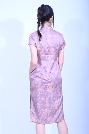 Line & Curve 真絲紫底粉花雙綑小短袖中長旗袍YL1173-3