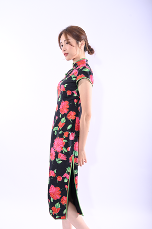 Line & Curve黑底大紅花小短袖中長旗袍91797A-7731